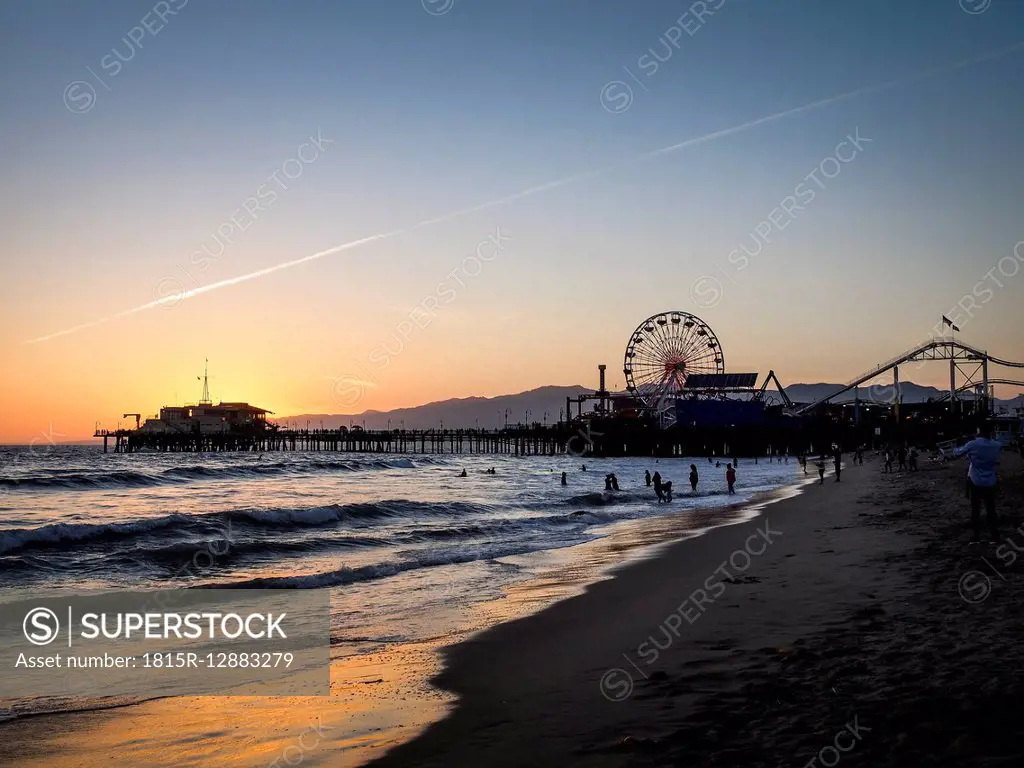 USA, Los Angeles, view to Santa Monica pier and Pacific Park at sunset