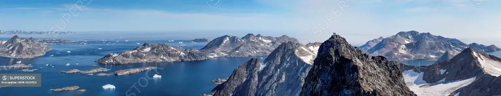 Greenland, Kulusuk, Mountaineers in the Schweizerland Alps