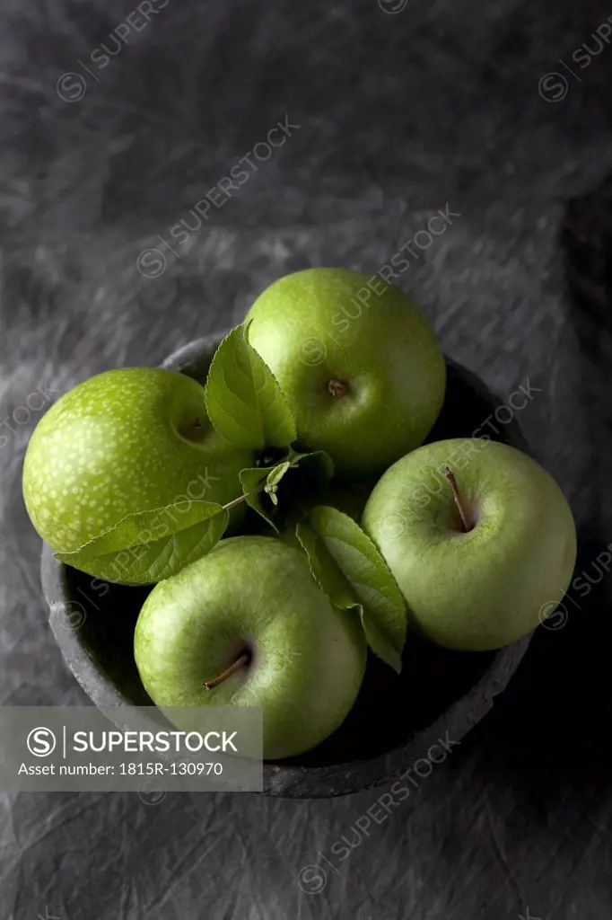 Bowl of green apples, close up