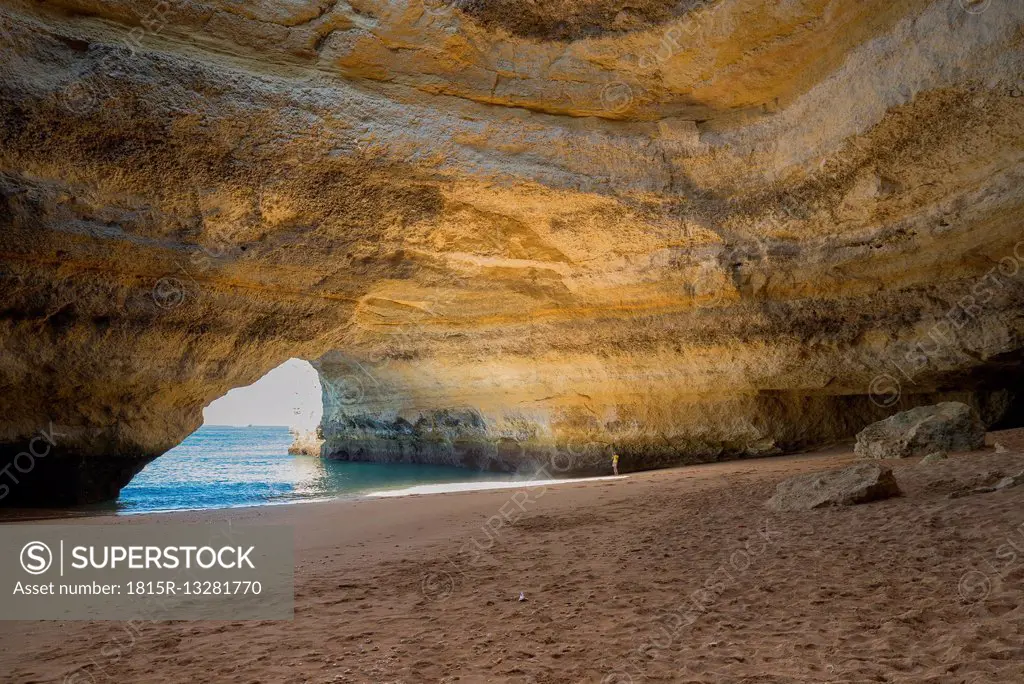 Portugal, Lagoa, Praia de Benagil, rock cave