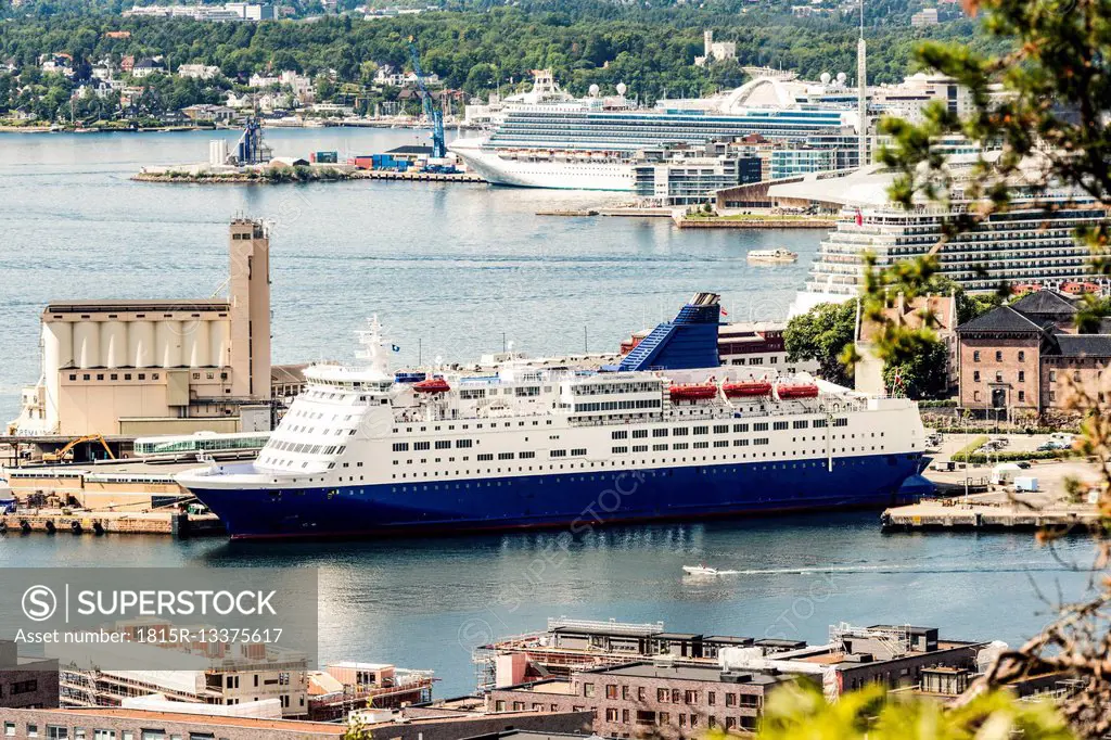 Norway, Oslo, Cruise liners at the harbour