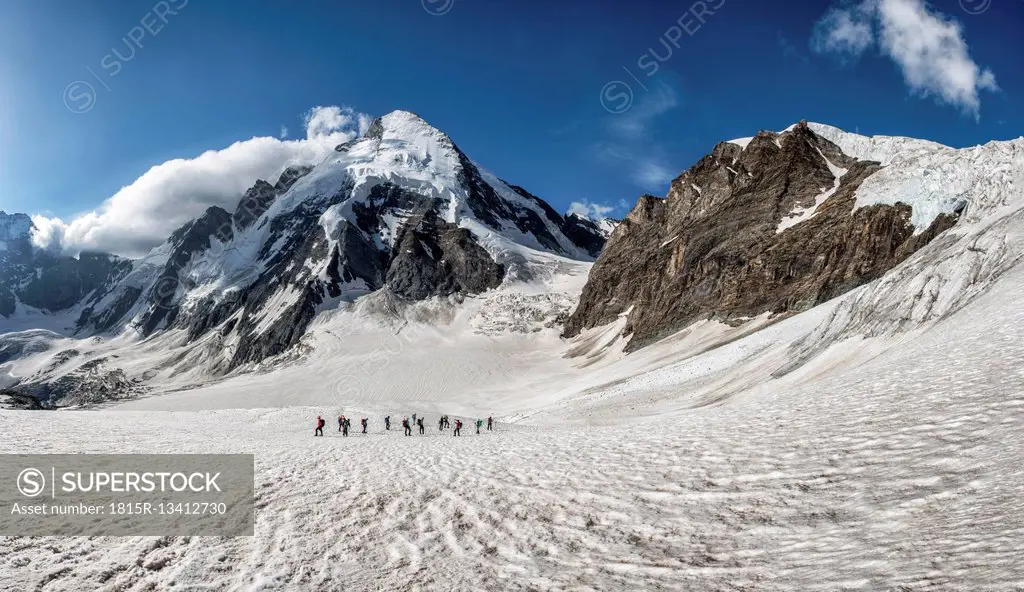 Switzerland, Mountaineers at Dent d'Herens