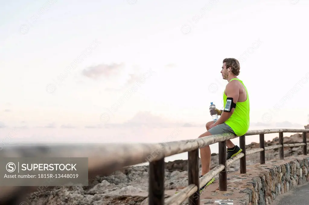 Spain, Mallorca, Jogger with water bottle