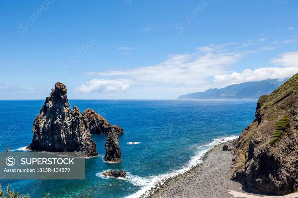 Portugal, View of rock formations at Ilheus da Rib