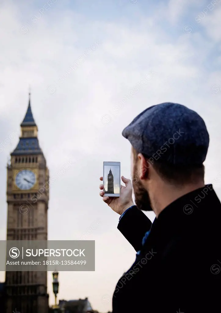 UK, London, man taking picture of Big Ben