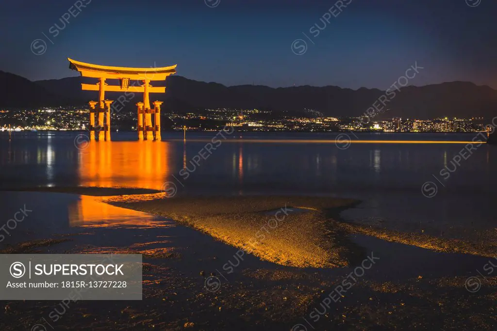 Japan, Miyajima, Gate of the Itsukushima Shrine, UNESCO world heritage site