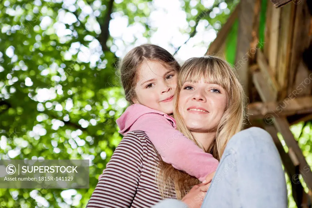 Germany, North Rhine Westphalia, Cologne, Mother and daughter embracing each other, smiling