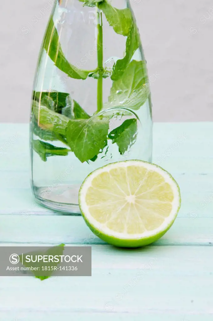 Preparing lime juice with mint