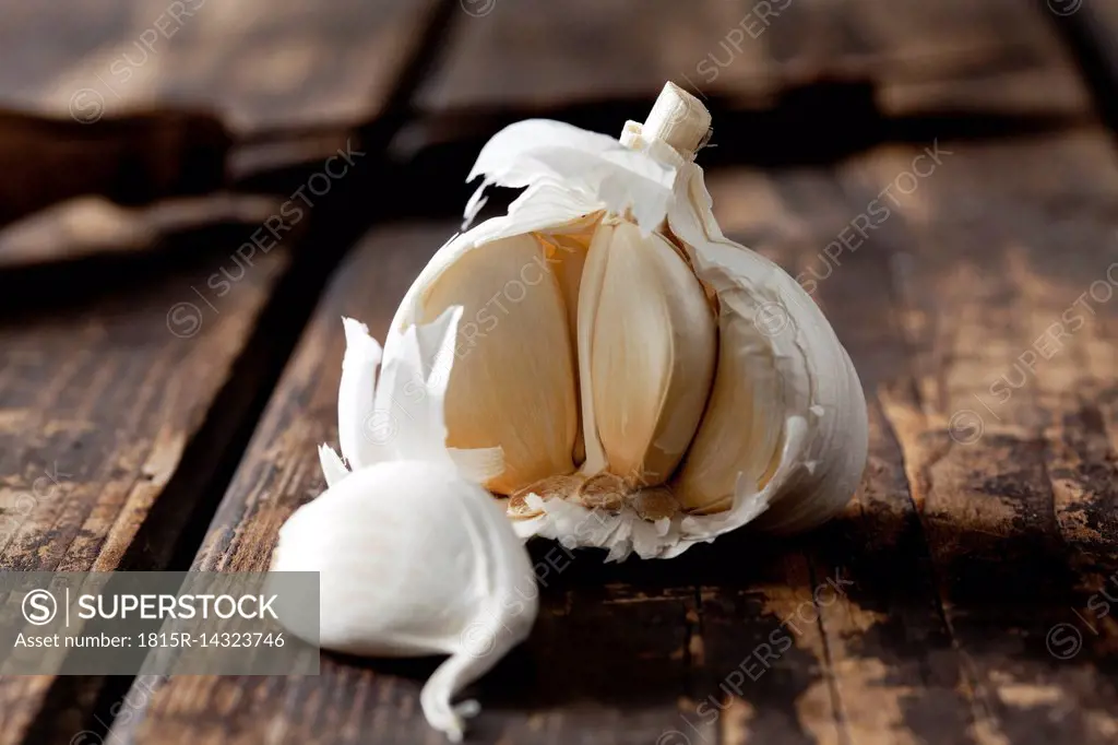 Garlic on dark wood