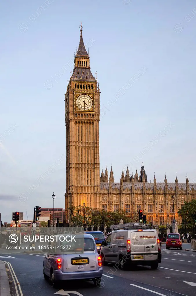 United Kingdom, London, View of Big Ben Clock Tower with traffic