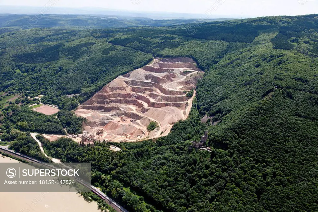 Germany, Rhineland-Palatinate, Niederheimbach, View of Sooneck Castle and quarry, aerial photo