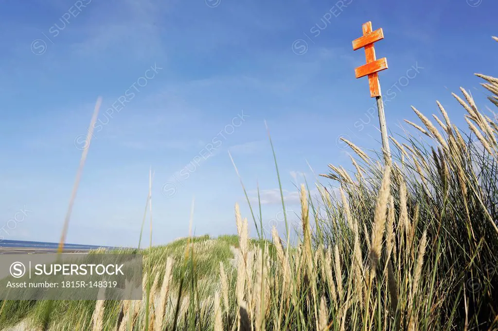 Germany, Lower Saxony, East Frisia, Langeoog, sign at the beach