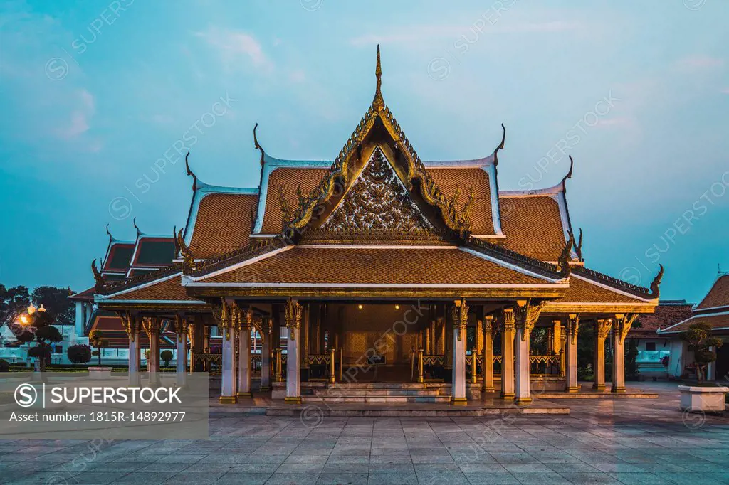 Thailand, Bangkok, view at temple in the evening