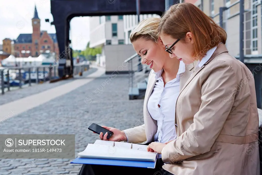 Germany, Cologne, Businesswomen working oudoors