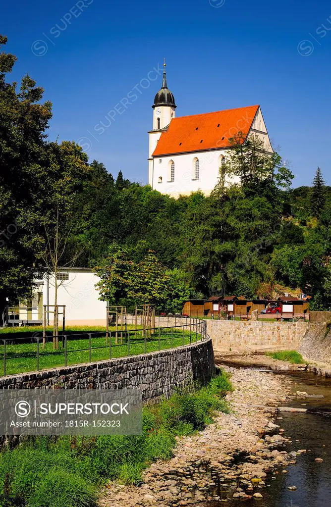 Germany, Saxony, Tharandt, Parish church at river Wild Weisseritz