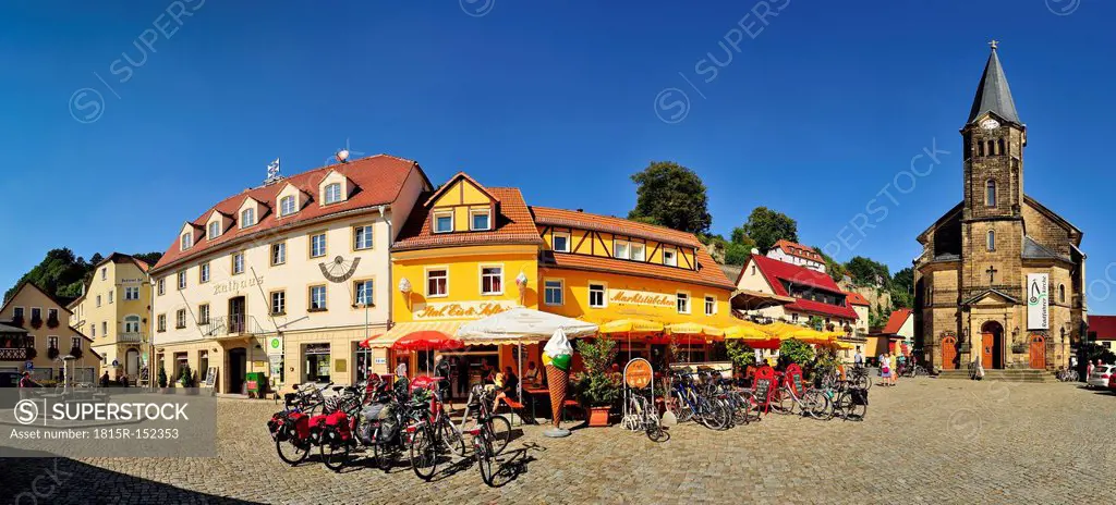Germany, Saxony, Stadt Wehlen, Market square with town hall and parish church
