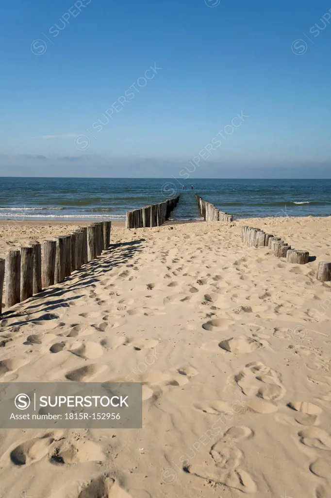 Netherlands, Holland, Zeeland district, Domburg, wooden stakes on the beach