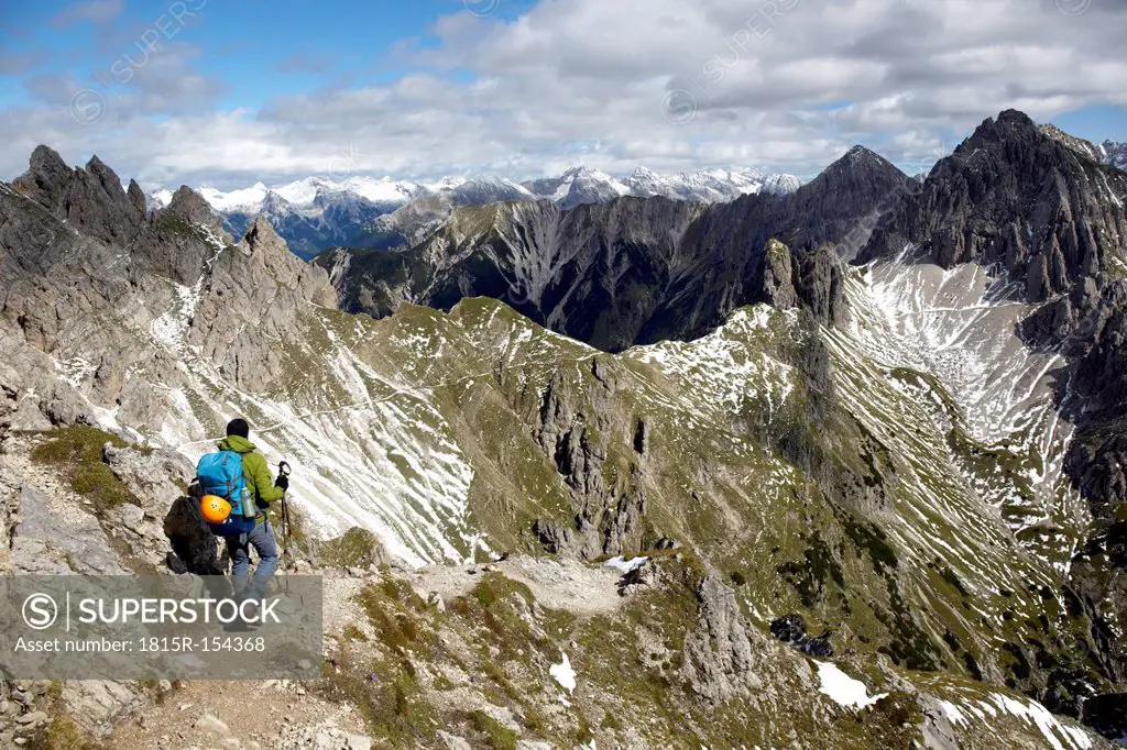 Austria, Tyrol, Karwendel mountains, Mountaineers in Alps