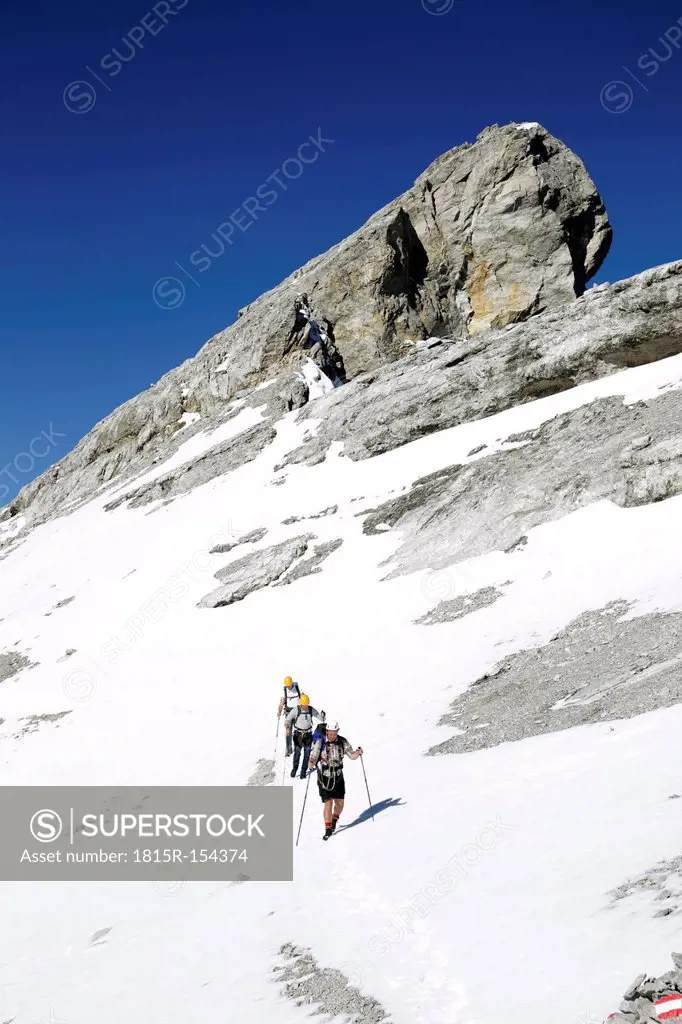 Austria, Tyrol, Karwendel mountains, Mountaineers crossing snowfield