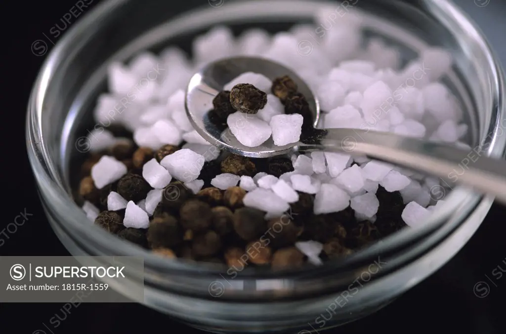 Pepper and rock salt, close-up