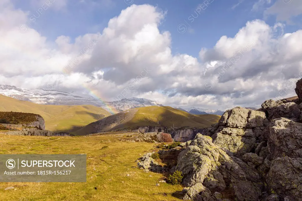 Spain, Pyrenees, Ordesa y Monte Perdido National Park, Canon de Anisclo with Sestrales Aloto and Bajo