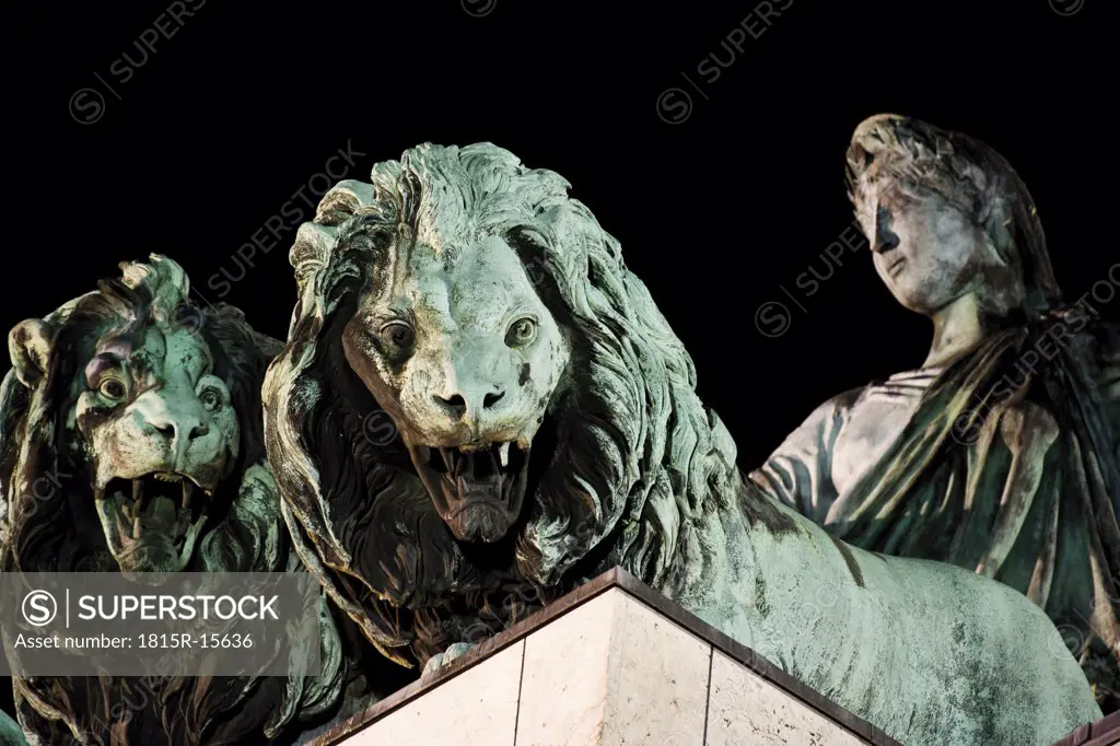 Germany, Bavaria, Sculptures of lions on Victory Gate, Munich, close-up