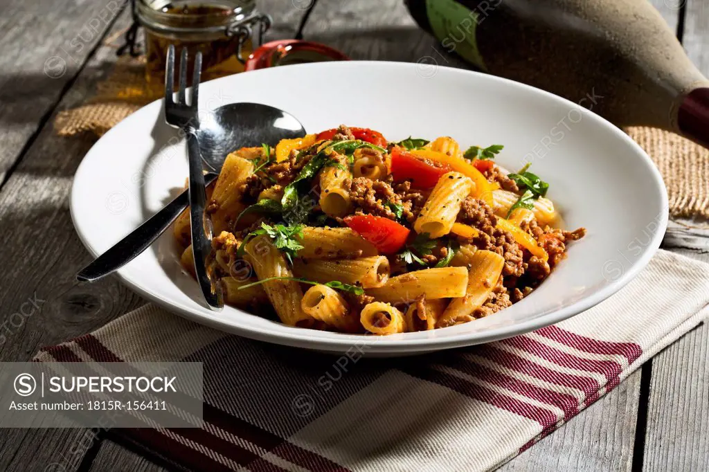 Tortiglioni with mincemeat, paprika, tomato, and rucola