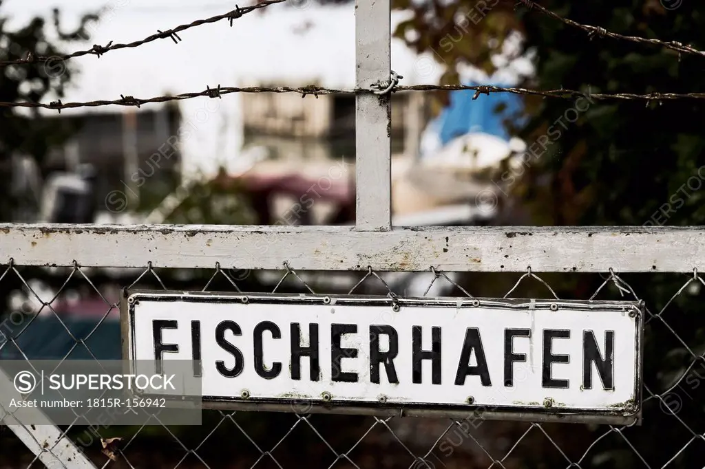 Germany, Baden-Wuerttemberg, Uhldingen, Sign at a fence