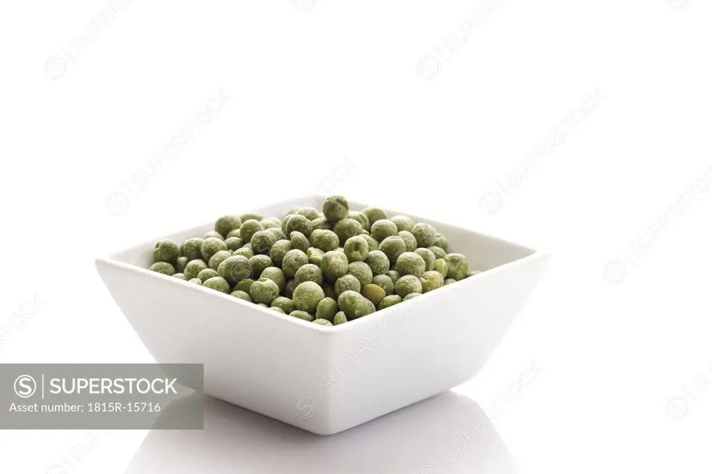 Dried green split peas in bowl