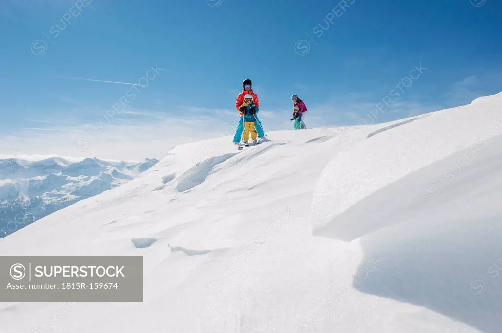 Austria, Salzburg Country, Altenmarkt-Zauchensee, Family skiing in mountains