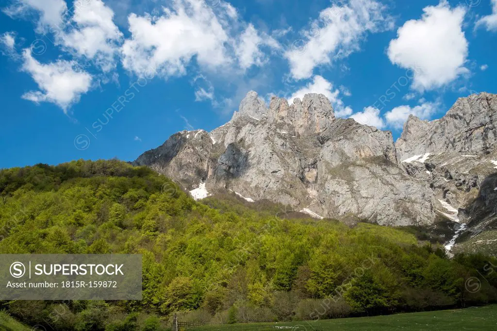 Spain, Cantabria, Picos de Europa National Park, Mountain massif Pena Remona