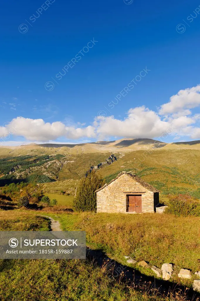 Spain, Aragon, Central Pyrenees, Ordesa y Monte Perdida National Park, stonehouse in Fanlo