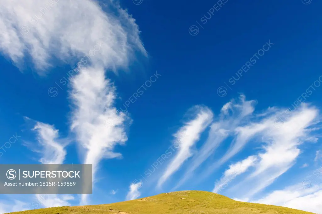 Spain, Aragon, Central Pyrenees, Ordesa y Monte Perdida National Park, Canon de Anisclo, cirrus clouds