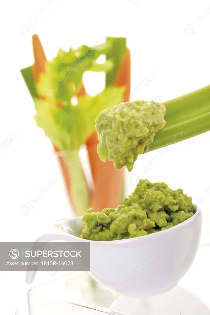 Guacamole with vegetable sticks