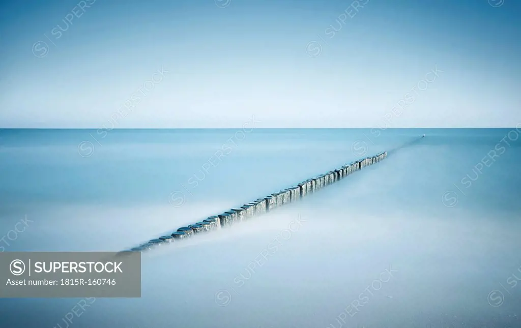 Germany, Mecklenburg-Western Pomerania, Usedom, breakwater in the sea, long exposure
