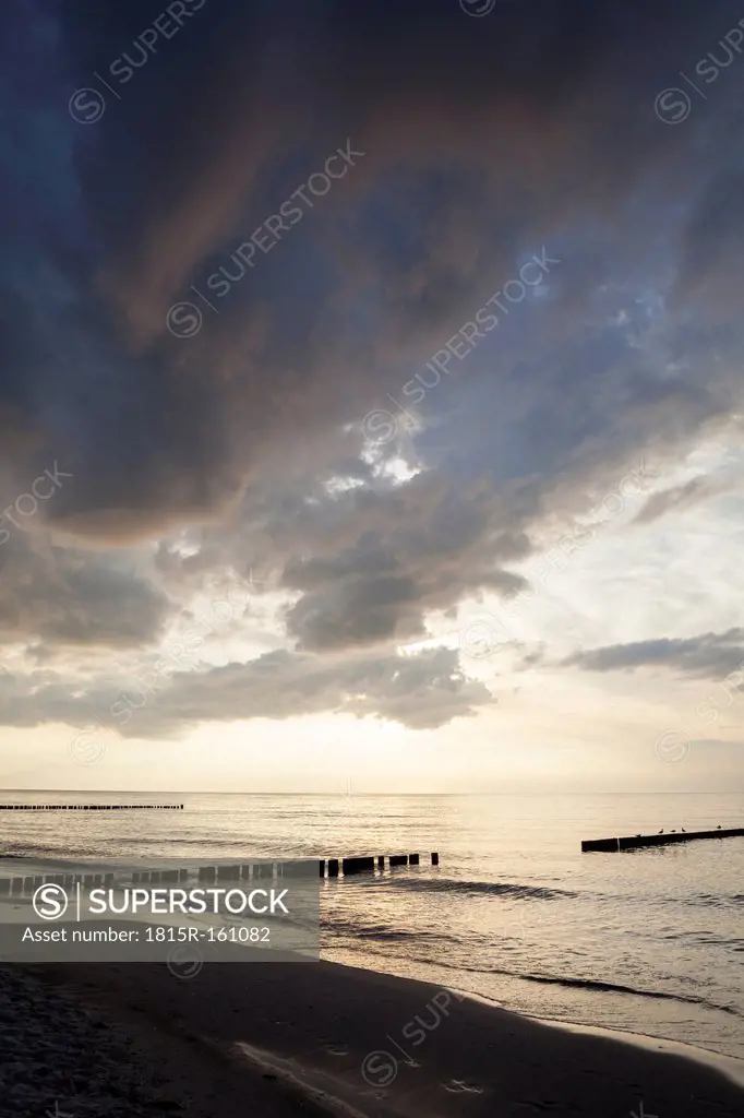 Germany, Mecklenburg-Western Pomerania, Graal-Mueritz, part of beach at evening light