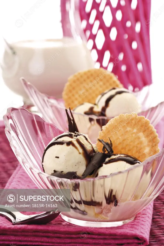 Vanilla ice cream with chocolate sauce