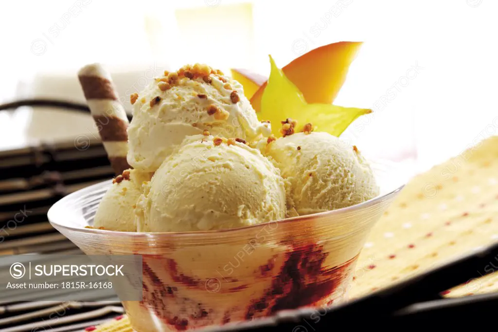 Vanilla ice cream with brittle