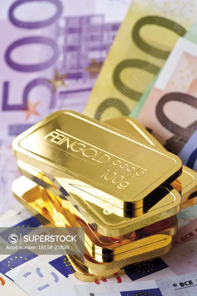 Gold bars and Euro bank notes