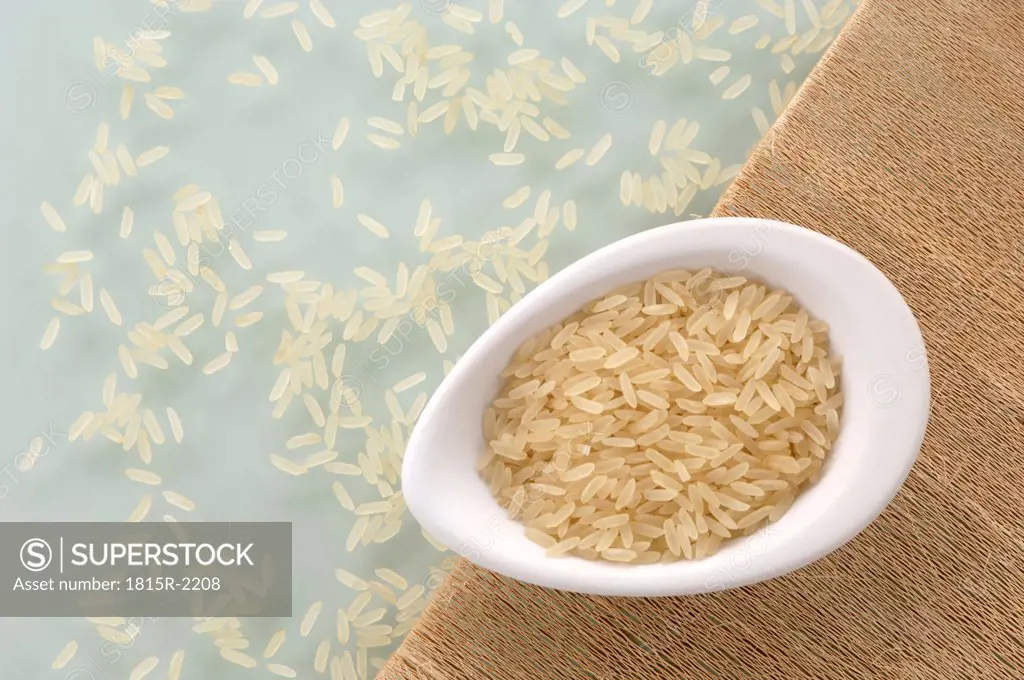 Jasmine-rice in bowl on table mat