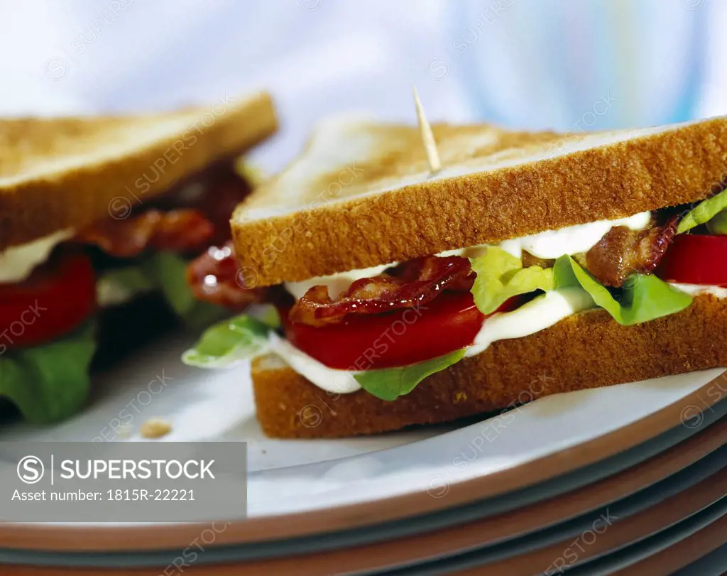 Toast with bacon, lettuce and tomato