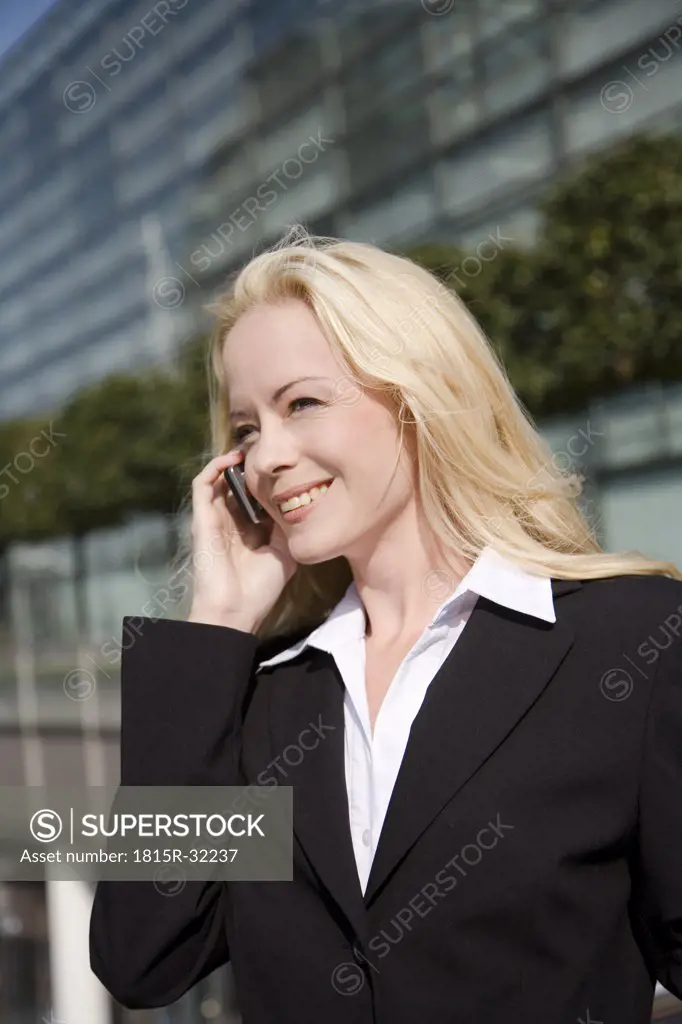 Business woman phoning, portrait