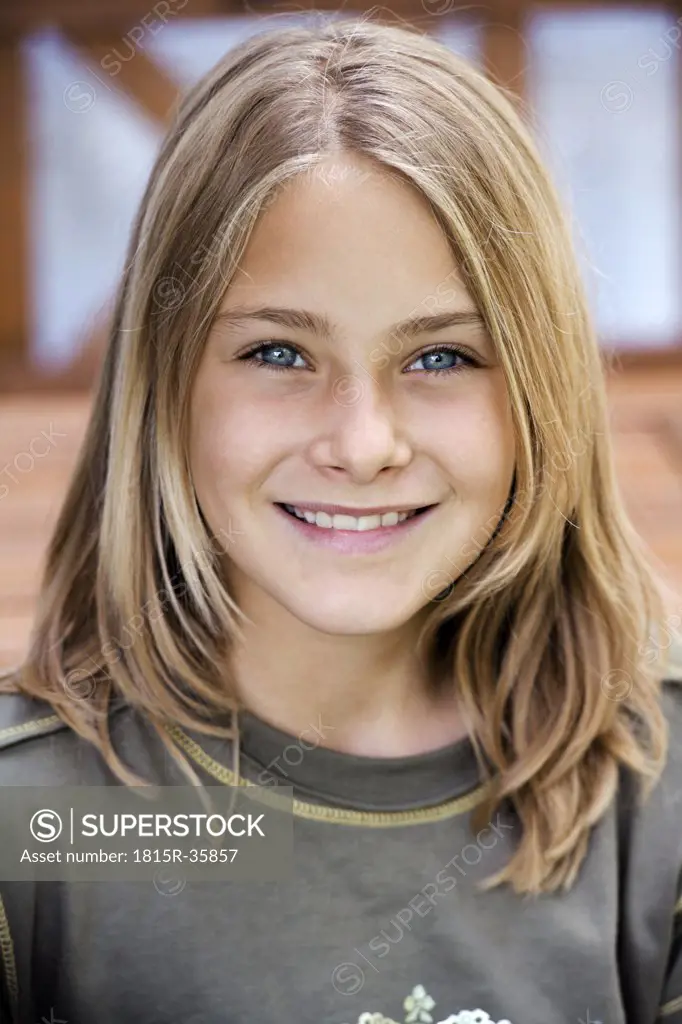 Portrait of a girl (13-14), smiling