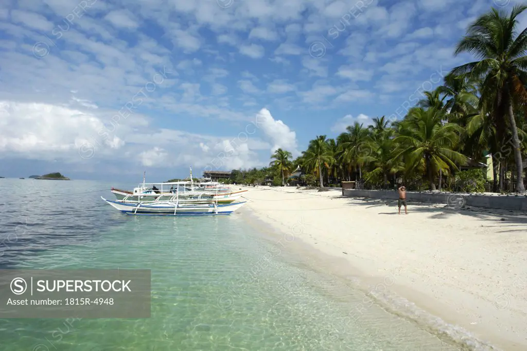 Philippinen, Visayas, Malapascua Island, boats at beach