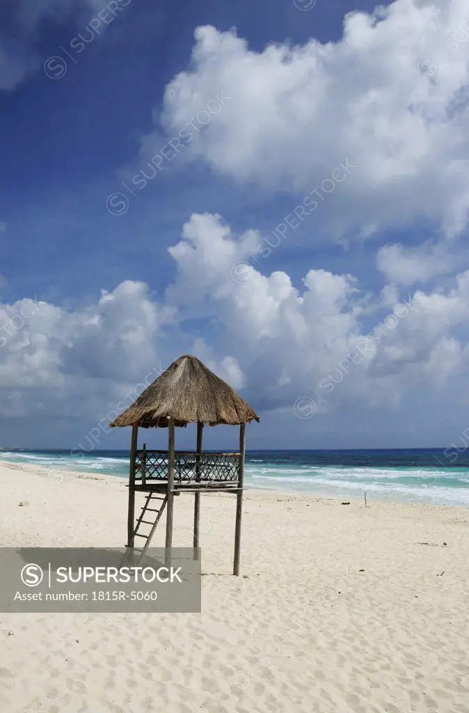 Mexiko, Cozumel, Lifeguard hut on beach