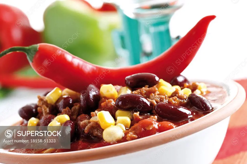 Chili con carne on plate, close_up