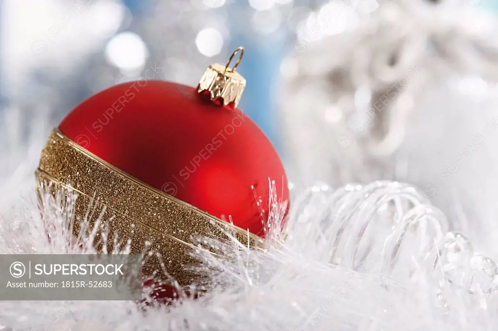 Christmas decoration, Red christmas bauble and white christmas garland, close_up