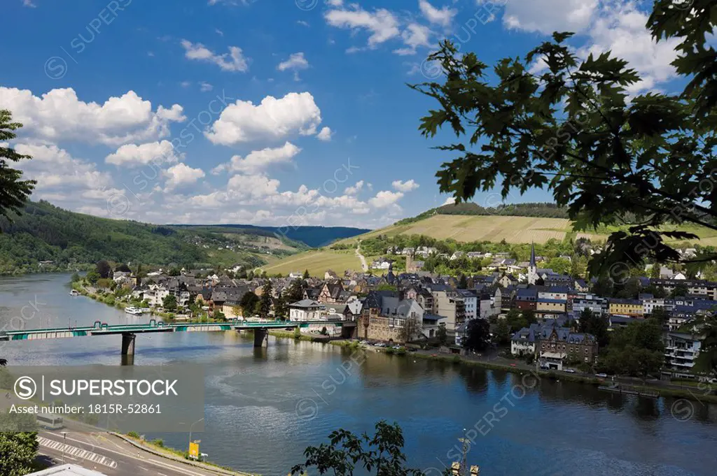 Germany, Rhineland_Palatinate, View of the city of Traben_Trarbach
