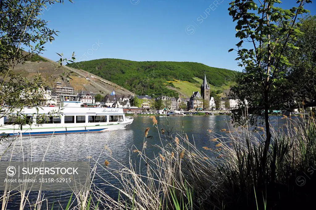 Germany, Bernkastel_Kues, Moselle River, excursion boat