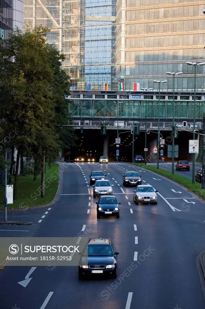 Germany, North Rhine Westphalia, D¸sseldorf, Rhine tunnel, Traffic in the city